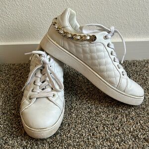 Stylish white and gold Guess shoes. Quilted and gold metal chain detail.